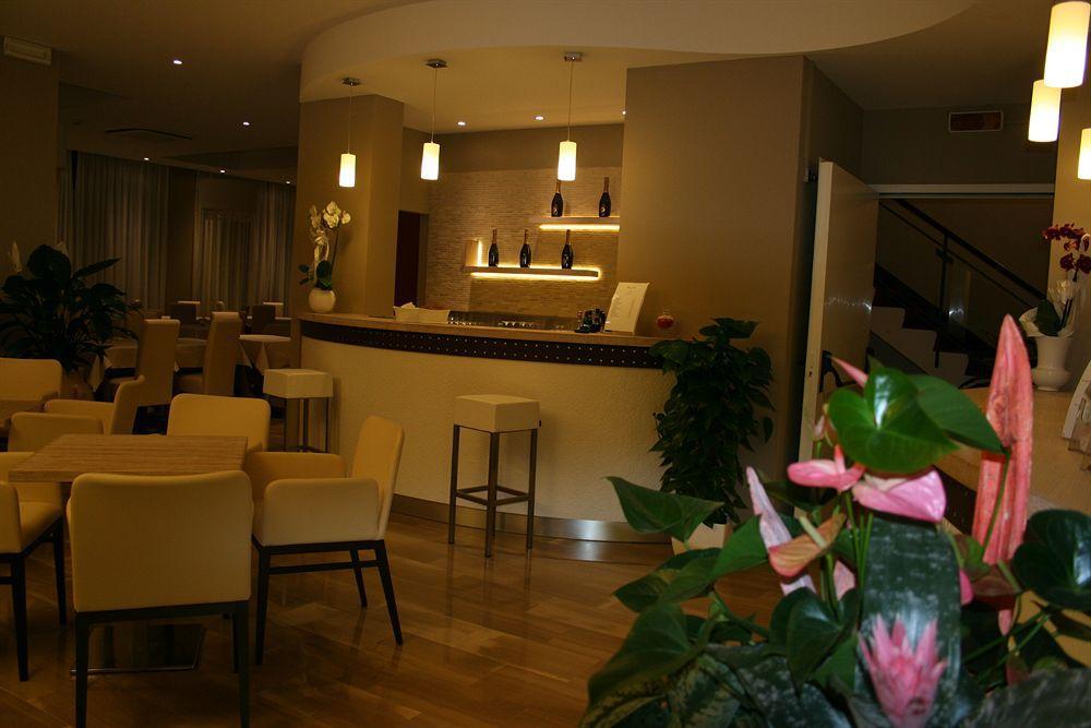 צ'סנטיקו Hotel Lalla Beauty & Relax מראה חיצוני תמונה