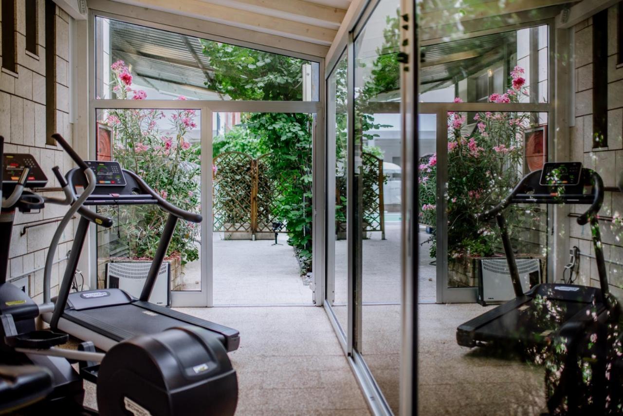 צ'סנטיקו Hotel Lalla Beauty & Relax מראה חיצוני תמונה