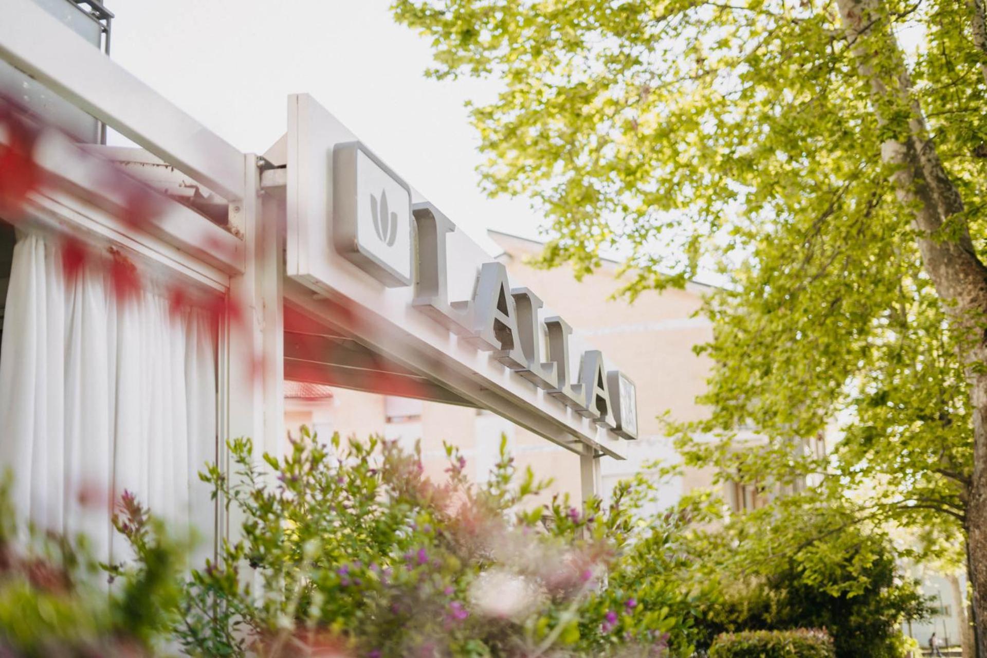 צ'סנטיקו Hotel Lalla Beauty & Relax מראה חיצוני תמונה