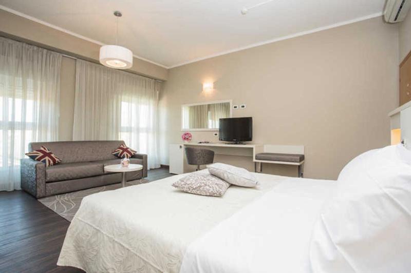 צ'סנטיקו Hotel Lalla Beauty & Relax מראה חיצוני תמונה